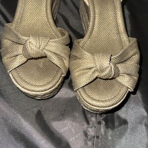 Michael Kors wedge sandals New…NEVER WORN
ACCEPTING ALL REASONABLE OFFER